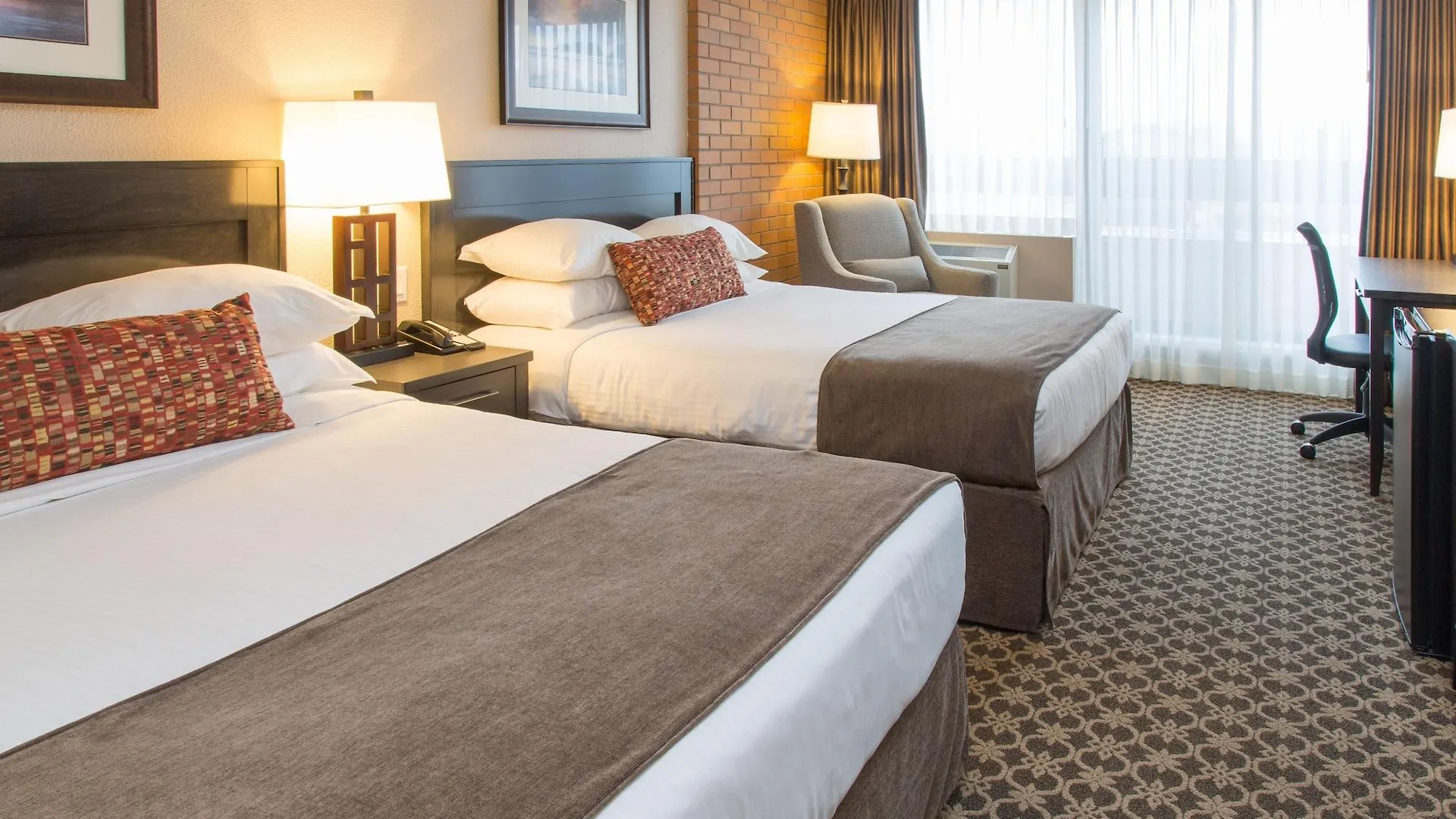 Hotel The Embassy Inn Victoria