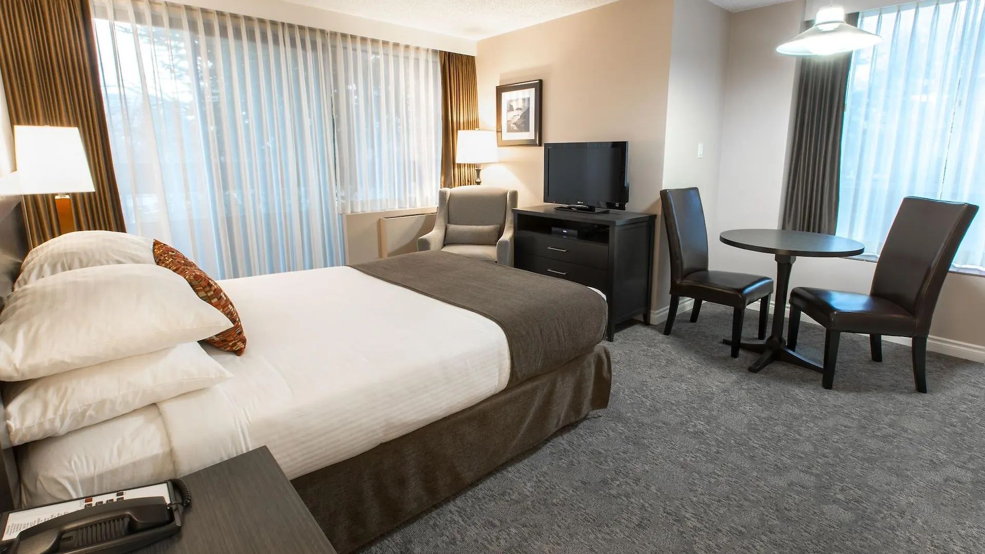 *** Hotel The Embassy Inn Victoria Canada