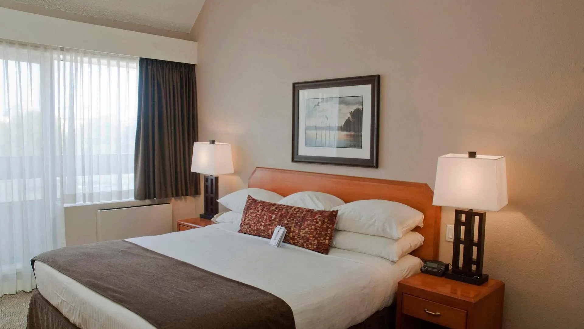 The Embassy Inn Victoria Hotel